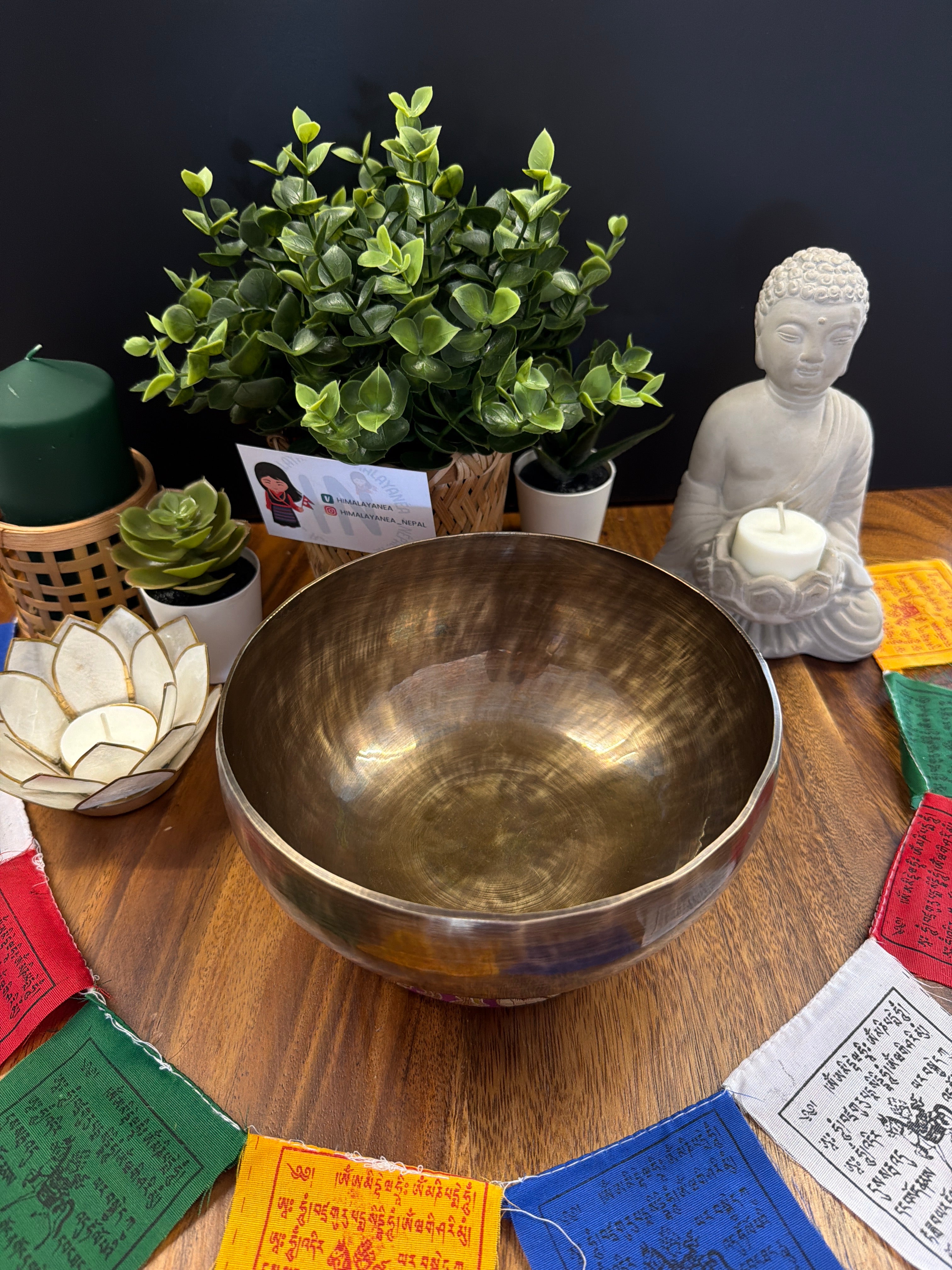 Bol chantant tibétain artisanal - LA 414 Hz - Chakra Troisième Oeil - 18 cm