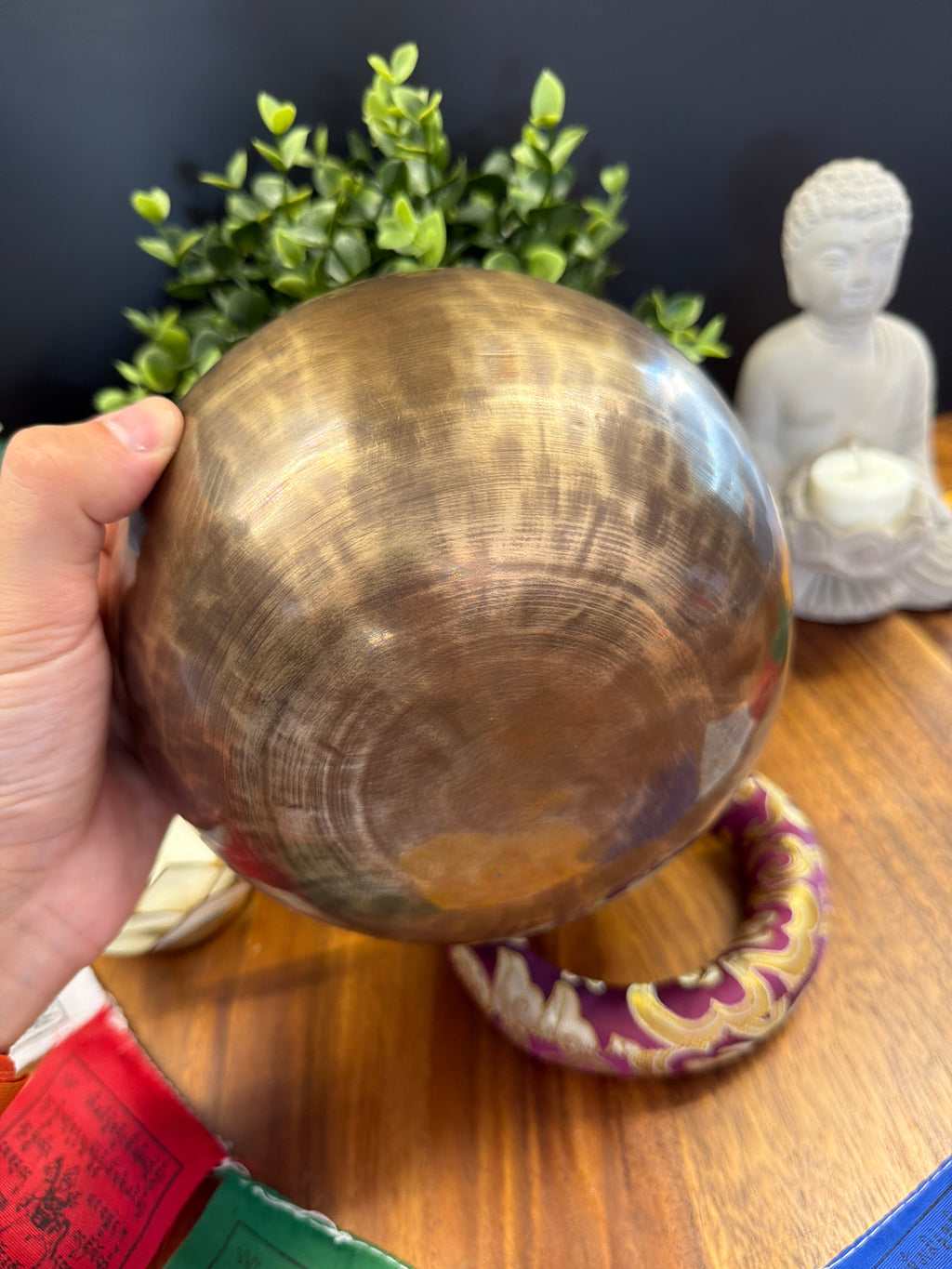 Bol chantant tibétain artisanal - SI 478 Hz - Chakra Troisième Oeil - 18 cm